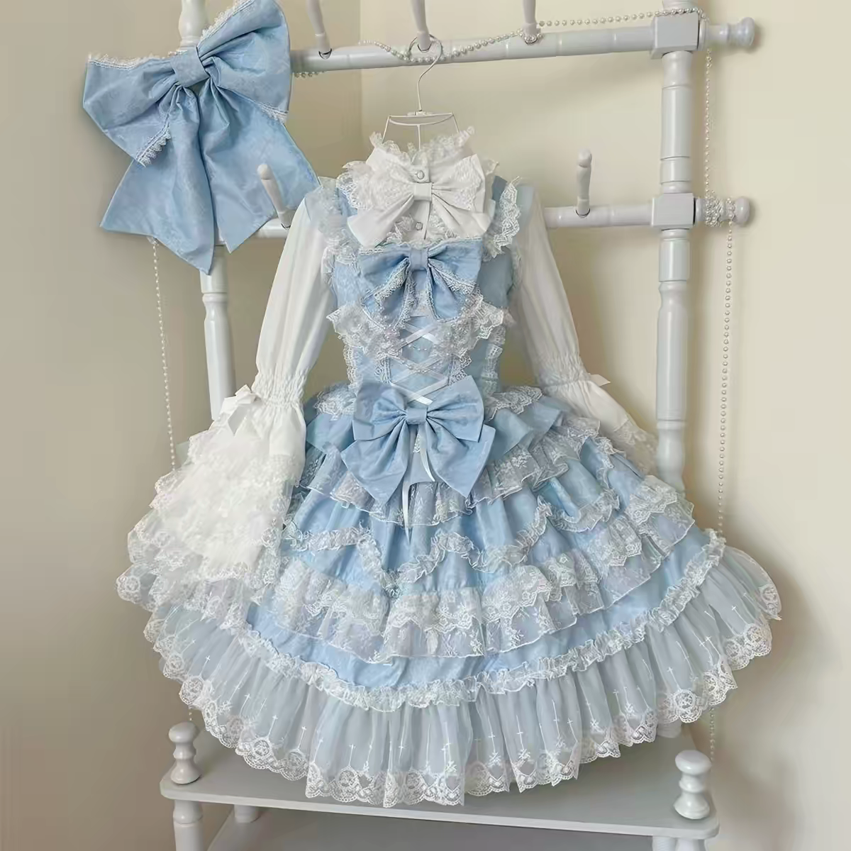 Dream Ruffles – Set Lolita Classico con Jumper Skirt e Camicia Coordinata