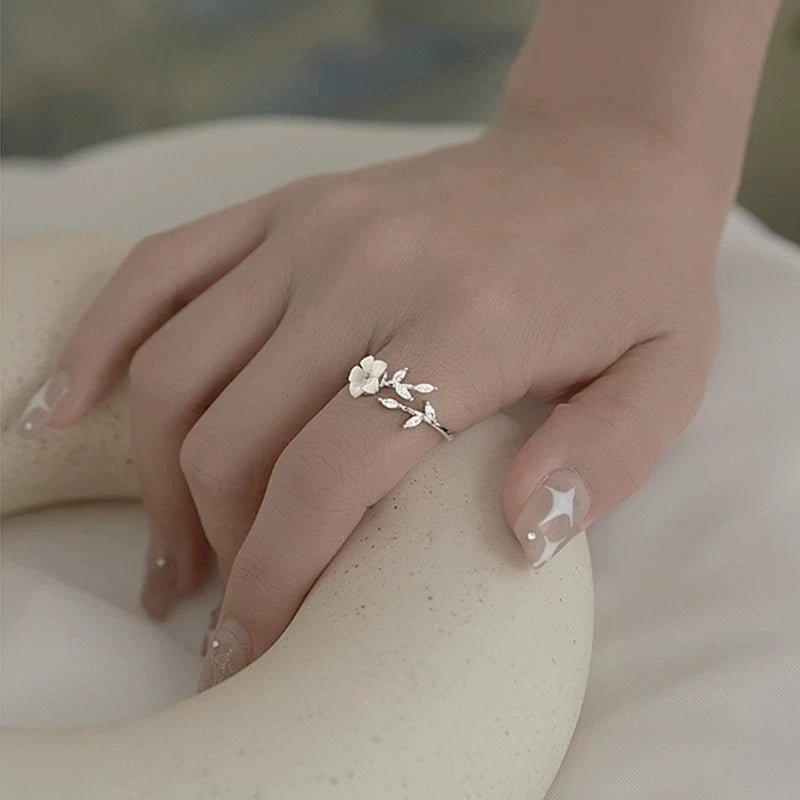 Anello “Moon Blossom” in Argento 925 – Eleganza Floreale Regolabile FY-JZ411 S925 Sterling Silver