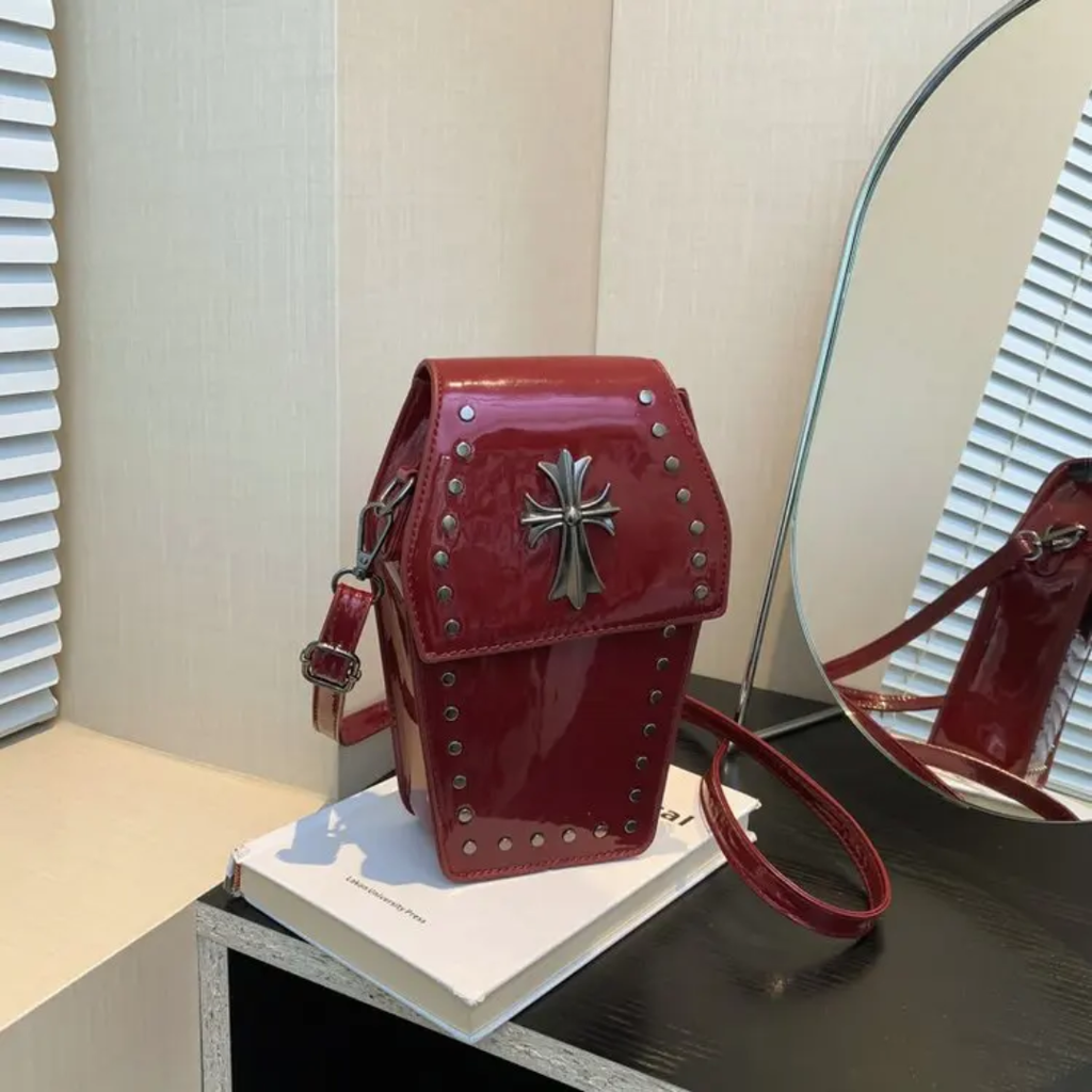 Borsa Gothic Lolita a Forma di Bara – Tracolla con Croce in Metallo