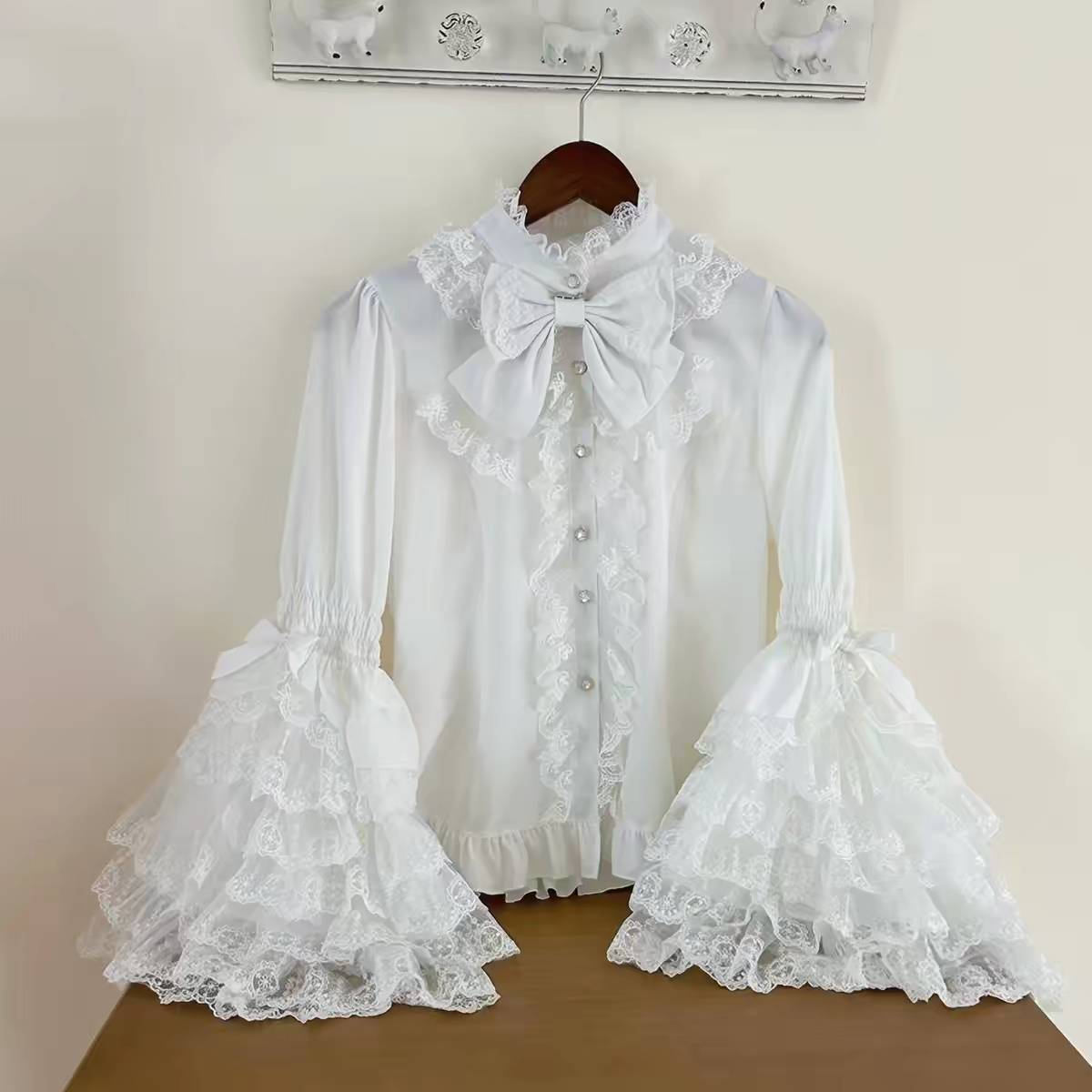 Camicia Lolita "Rose Court" – Pizzi Romantici e Maniche a Cascata